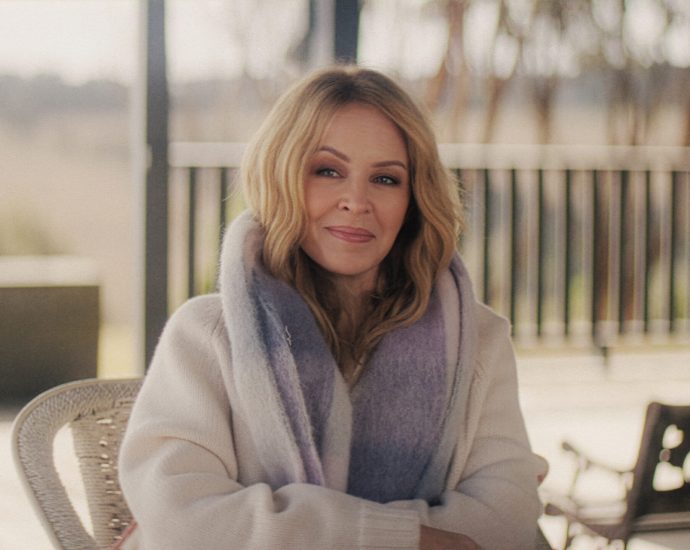 kylie-minogue-gets-intimate-in-netflix-doc-‘kylie’-and-first-look-drops