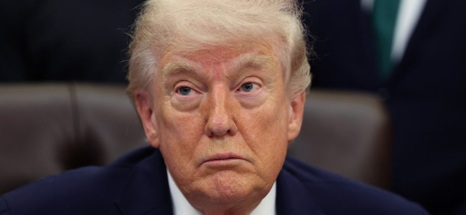 white-house-post-touting-the-traitor-greetings-service-sparks-wave-of-uncomfortable-reminders