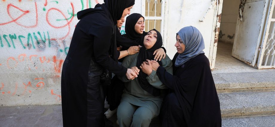 israeli-strike-near-mosque-kills-five-in-gaza,-including-three-children