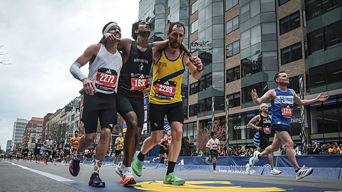 two-runners-help-collapsed-competitor-finish-boston-marathon