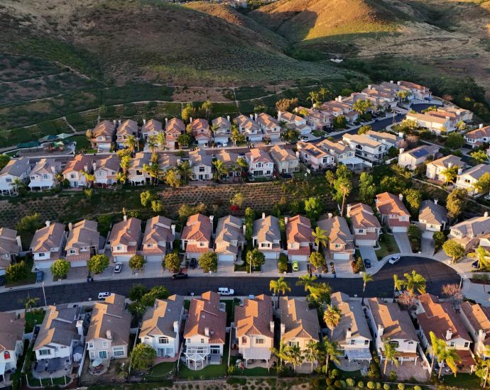 californians-dreaming-of-home-ownership-find-it-after-they-leave:-report