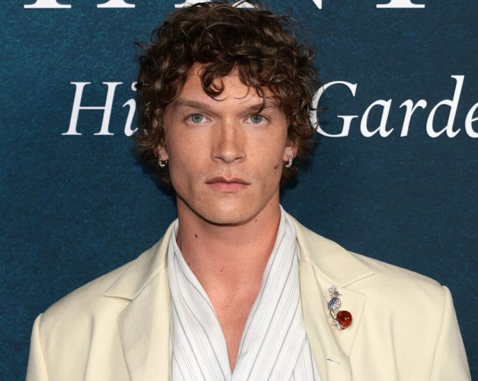 connor-storrie’s-showstopping-tiffany-look-is-the-only-thing-we’re-talking-about