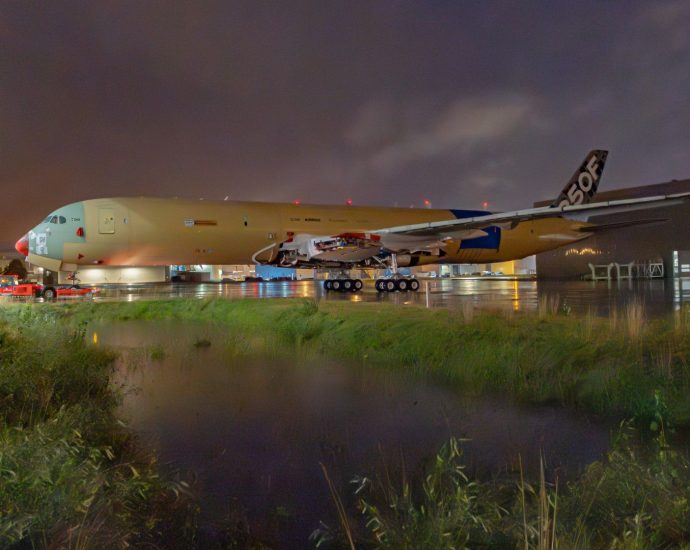 airbus-just-built-the-largest-cargo-door-in-aviation-history-for-its-new-a350f