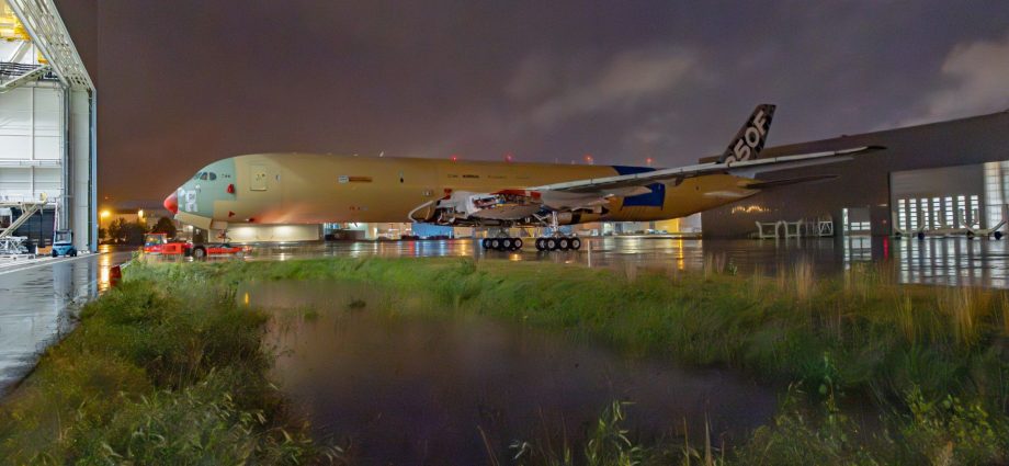 airbus-just-built-the-largest-cargo-door-in-aviation-history-for-its-new-a350f