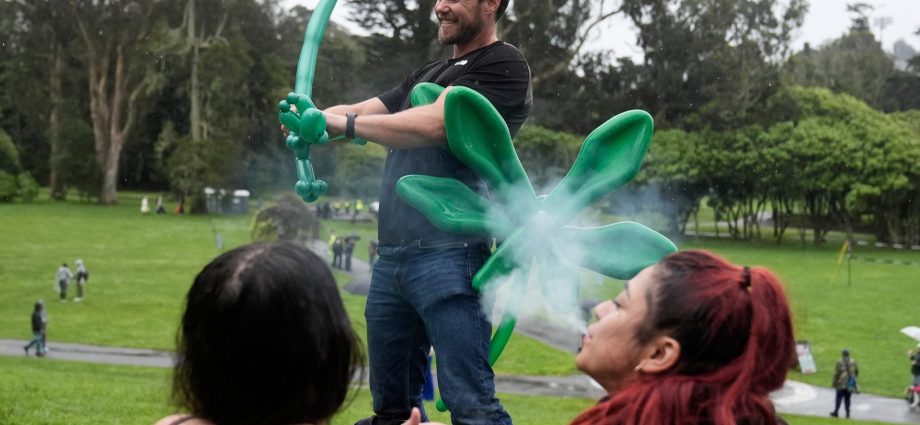 us-reclassifies-some-marijuana-products-as-less-dangerous-drug