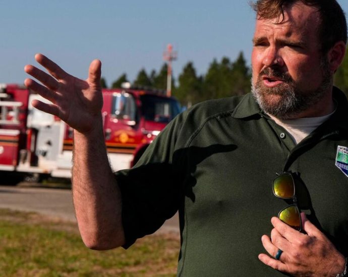 southern-us.-wildfires-force-residents-to-flee,-leaving-them-unsure-if-their-homes-are-standing