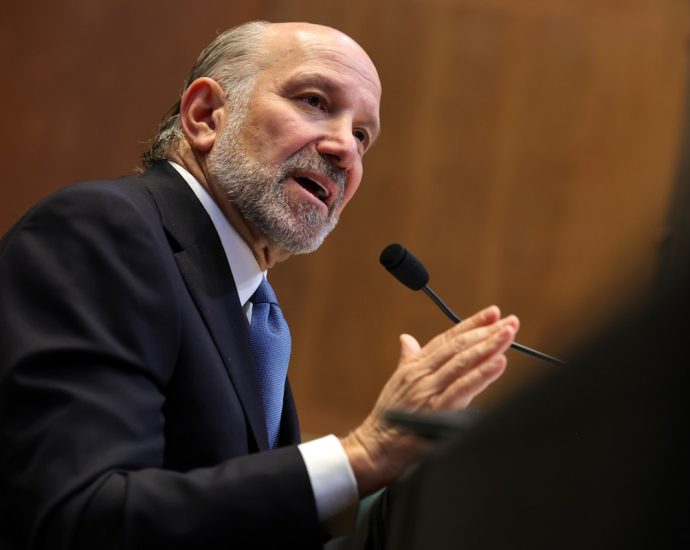 the-traitor-commerce-secretary-flails-trying-to-explain-his-huge-epstein-lie