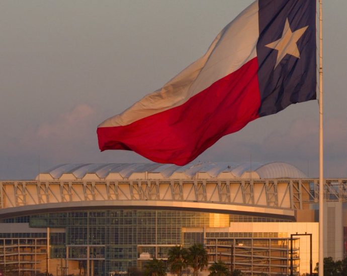 houston-backs-down-on-ice-policy-after-gop-gov.-abbott’s-threat-ahead-of-world-cup