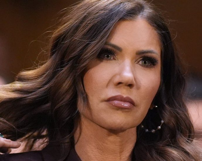 man-who-swiped-kristi-noem’s-purse-from-restaurant-is-sentenced