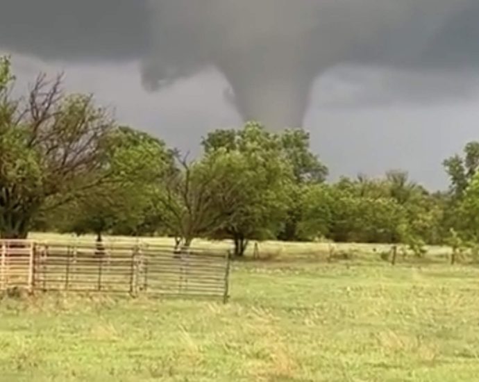 tornado-hits-city-in-oklahoma-amid-severe-weather-outbreak