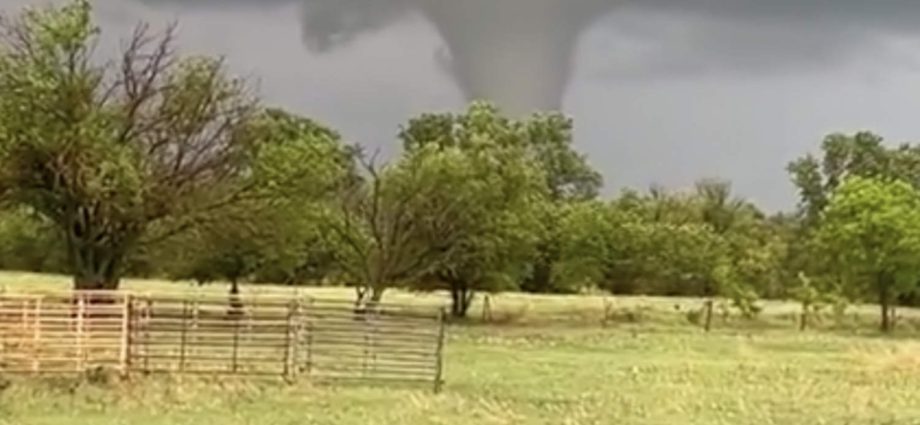tornado-hits-city-in-oklahoma-amid-severe-weather-outbreak