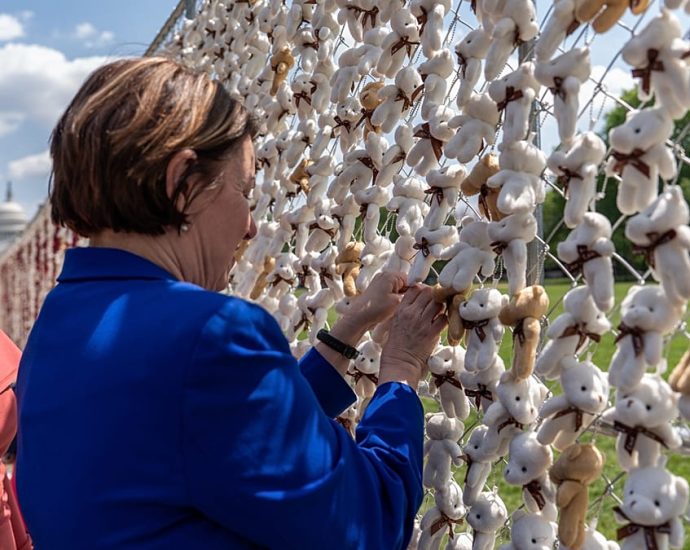 20,000-teddy-bears-in-washington-highlight-abducted-ukrainian-children