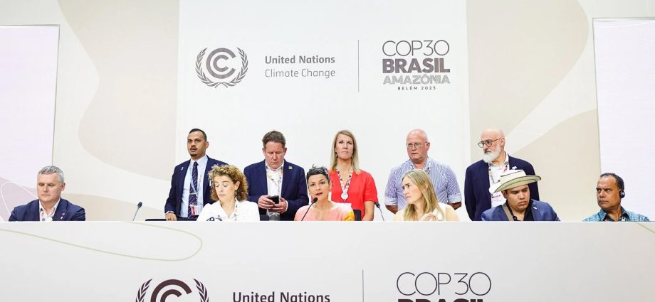as-the-un-global-climate-talks-lose-momentum,-a-smaller-coalition-eyes-a-fossil-fuel-exit