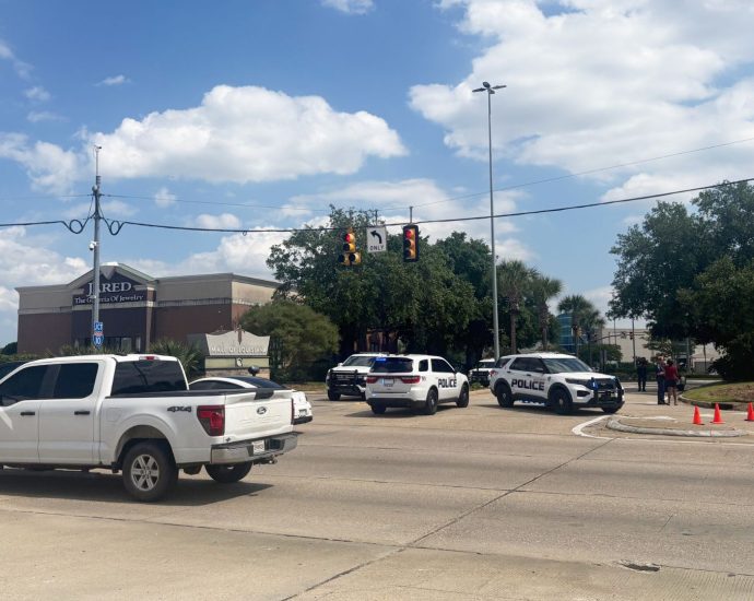 1-dead,-multiple-injured-in-gunfight-at-louisiana-mall