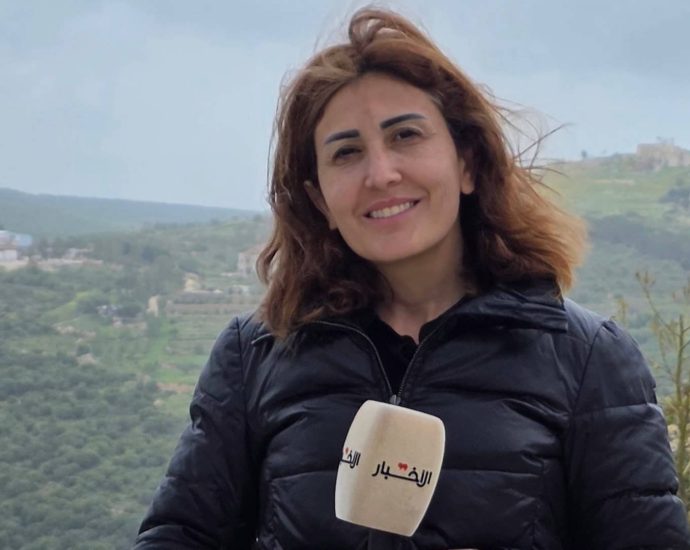 lebanese-journalist-amal-khalil-killed-in-israeli-strike,-medics-blocked-from-saving-her-under-rubble