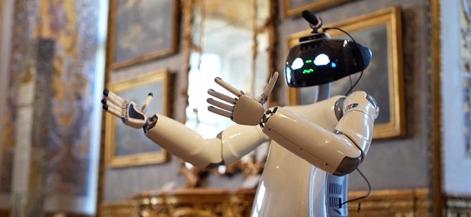 italy-tests-r1-robotic-museum-guide-in-turin’s-historic-palazzo-madama