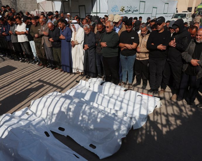 israel-escalates-attacks-in-gaza,-killing-12-people