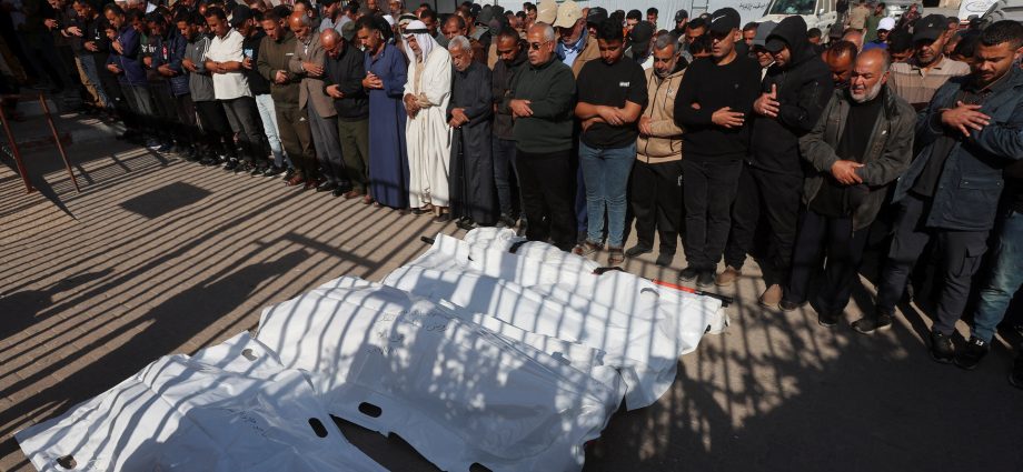 israel-escalates-attacks-in-gaza,-killing-12-people