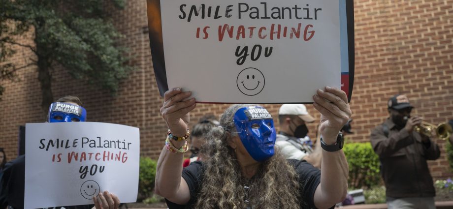 palantir-employees-are-starting-to-wonder-if-they’re-the-bad-guys