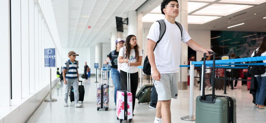 while-california’s-tourism-rallied,-la.-faced-its-worst-year-since-the-pandemic