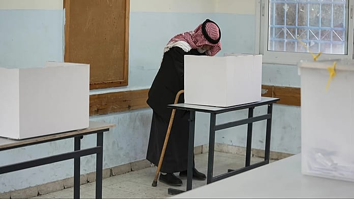 palestinians-vote-in-west-bank-and-central-gaza-municipal-elections,-the-first-since-war-started