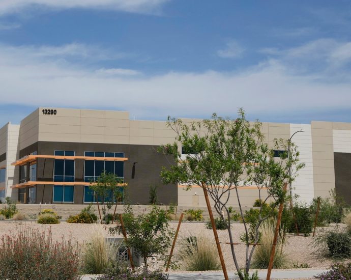 arizona-sues-to-stop-ice-detention-facility-after-city-was-caught-by-surprise