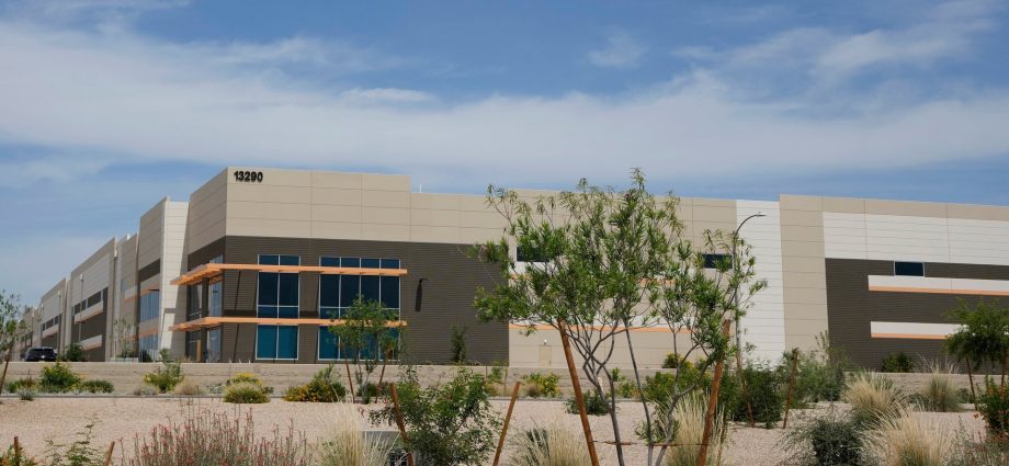 arizona-sues-to-stop-ice-detention-facility-after-city-was-caught-by-surprise