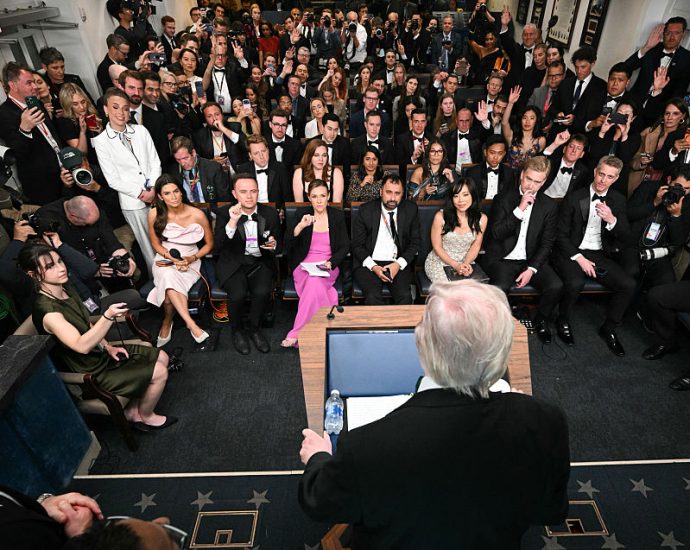 gunfire-erupts-at-whca-dinner,-the-traitor-evacuated