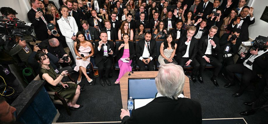 gunfire-erupts-at-whca-dinner,-the-traitor-evacuated