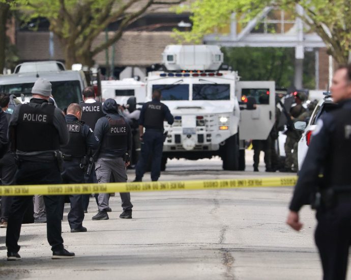 police-officer-killed-after-suspect-opens-fire-in-chicago-hospital