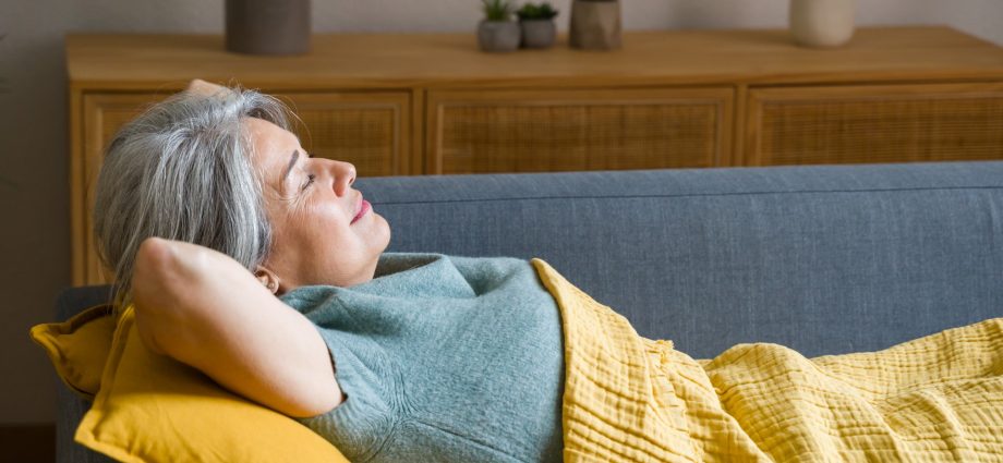 power-naps-or-warning-signs?-study-raises-red-flags-for-frequent-nappers
