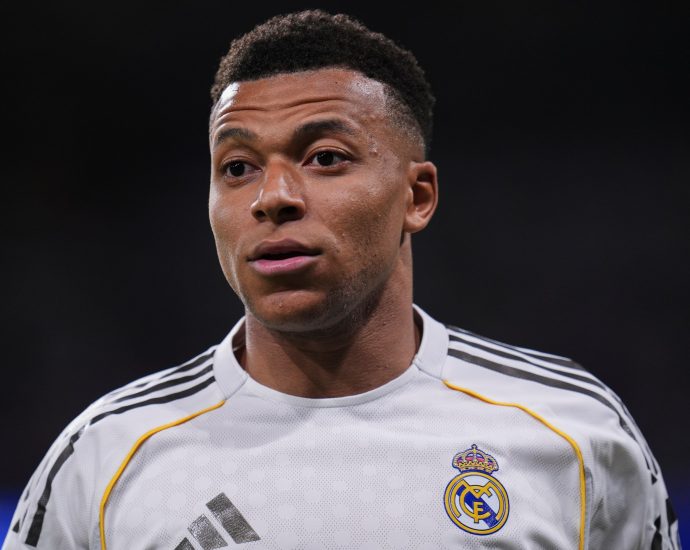 mbappe-could-miss-el-clasico-after-real-madrid-confirm-thigh-injury