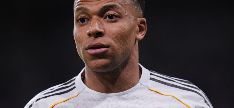mbappe-could-miss-el-clasico-after-real-madrid-confirm-thigh-injury