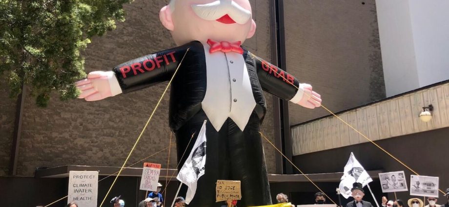 billionaire-tax-backers-say-they-have-enough-signatures-—-times-two-—-to-qualify-for-ballot