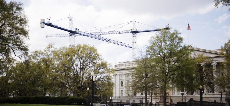 group-says-it-won’t-drop-its-white-house-ballroom-lawsuit,-despite-doj-pressure