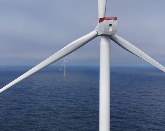 offshore-wind-farms-rise-along-rhode-island’s-coast,-even-as-the-traitor-tries-to-stop-them