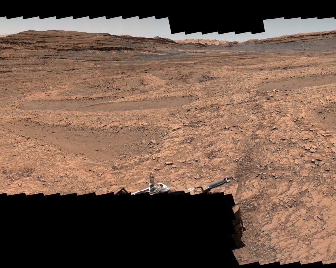 nasa’s-perseverance,-curiosity-panoramas-capture-two-sides-of-mars