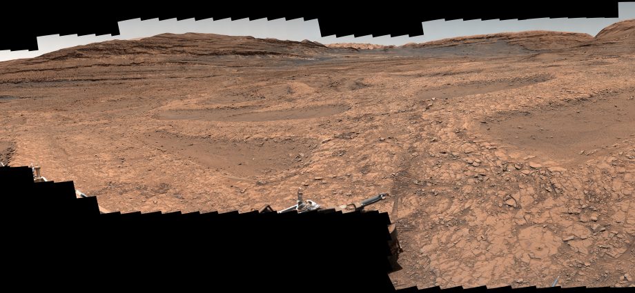 nasa’s-perseverance,-curiosity-panoramas-capture-two-sides-of-mars