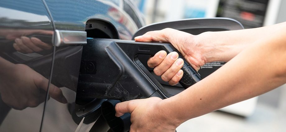 megawatt-charging-is-coming,-but-most-test-systems-aren’t-ready