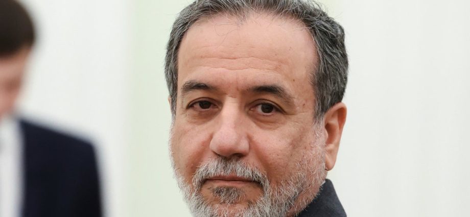 iran-offers-to-end-chokehold-on-strait-of-hormuz-and-asks-us.-to-end-blockade,-officials-say