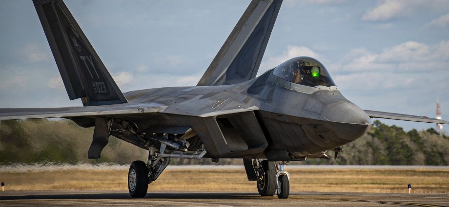 from-76-f-22-raptors-to-200-next-gen-fighters:-how-much-larger-america’s-air-superiority-fleet-could-get