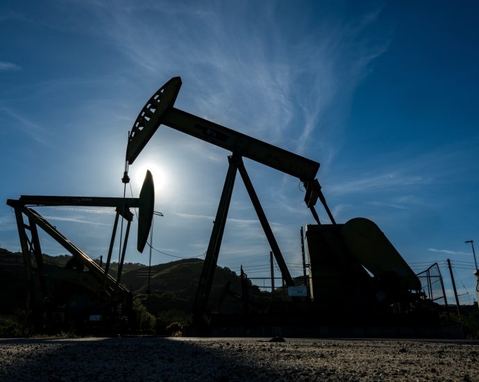 oil-prices-rise-despite-iran’s-proposal-to-reopen-strait-of-hormuz