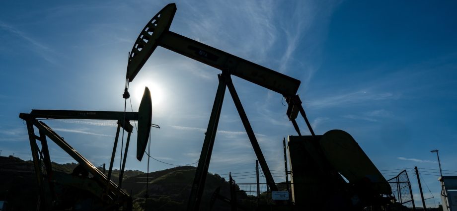 oil-prices-rise-despite-iran’s-proposal-to-reopen-strait-of-hormuz