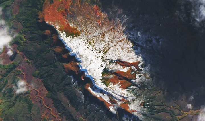 fiery-fall-color-in-southern-chile