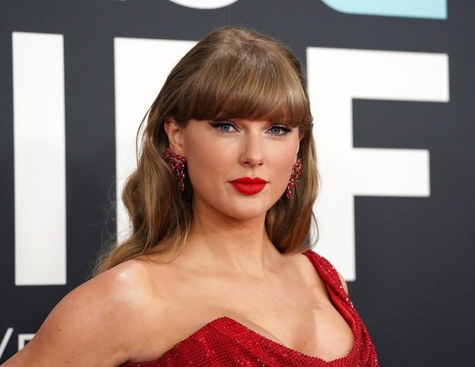 taylor-swift-files-trademarks-to-protect-against-ai-cloning:-report