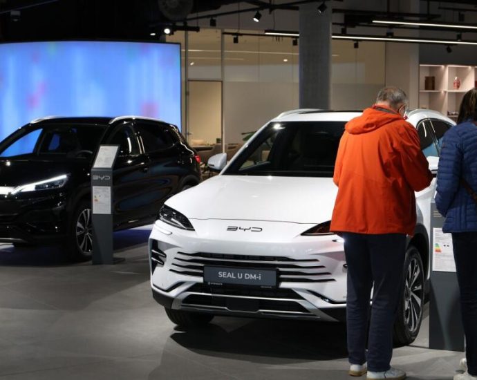 war-in-middle-east-ignites-global-electric-car-boom—while-america-lags-behind