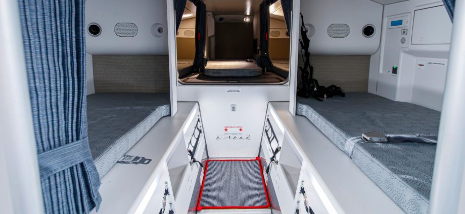 how-cabin-crew-rest-&-sleep-on-19+-hour-flights