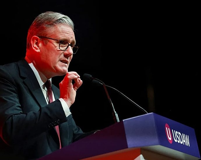 uk-pm-starmer-avoids-parliamentary-probe-over-mandelson-appointment-as-us-envoy