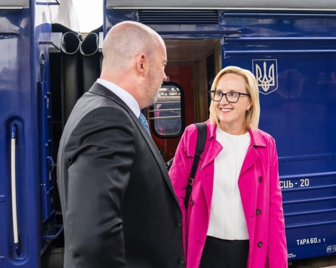 us-ambassador-to-ukraine-julie-davis-to-resign-amid-“frustration”-with-the-traitor-–-ft