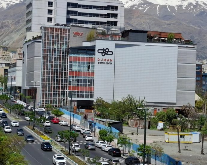 life-in-limbo:-how-iranians-navigate-a-state-of-‘no-war,-no-peace’